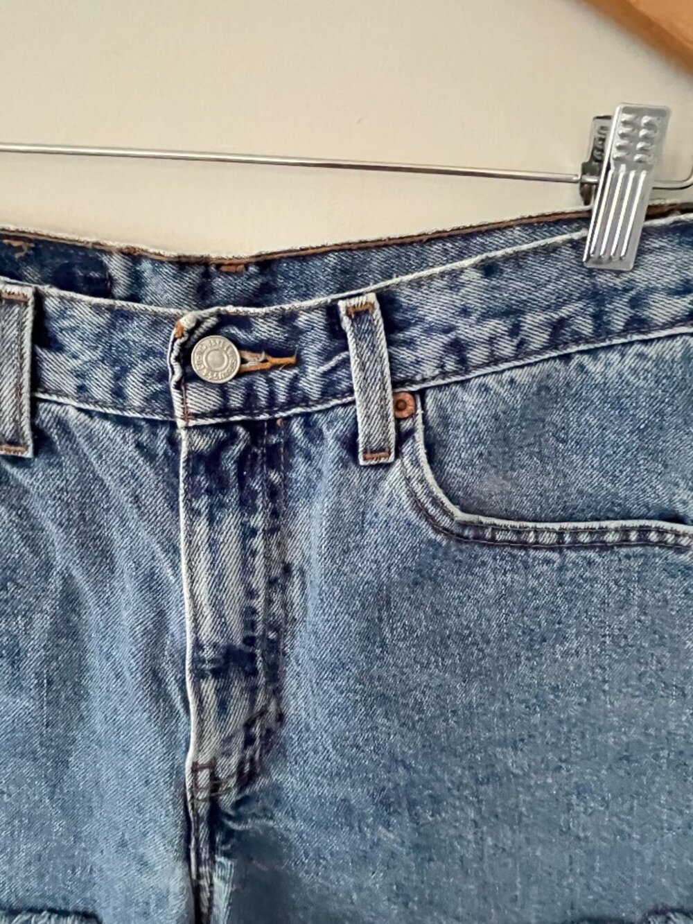 Vintage 90s Levi's 550 Cutoff Denim Shorts W29 Relaxed High Rise Raw Hem USA Sty - Picture 4 of 9